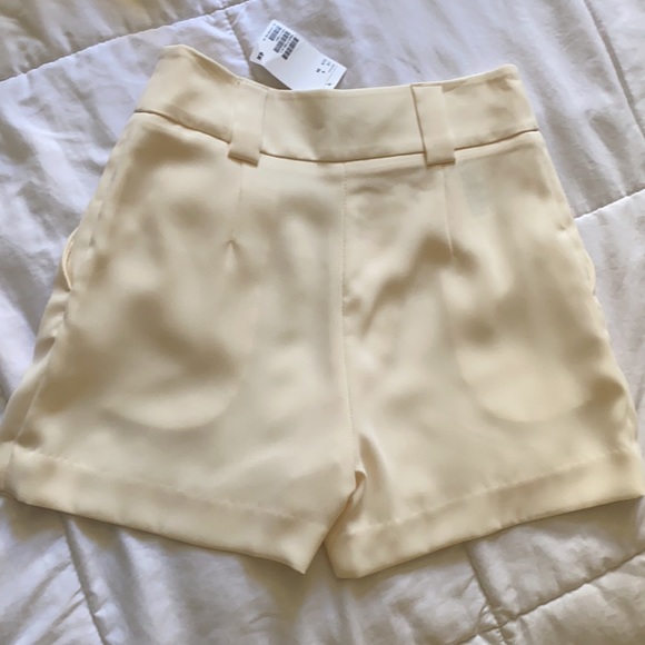 Off white dressy shorts - Picture 3 of 3